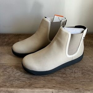 Bogs‎ Kicker Leather Chelsea Boots Oatmeal Women Size 9